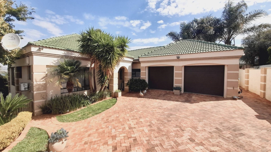 3 Bedroom Property for Sale in Kosmos Ridge North West